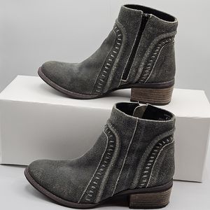 Nomad Jameson leather ankle boots with a 1.75" heel and stitching detail 6.5